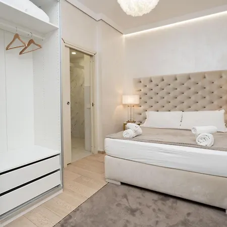 Fontana Trevi Mansion