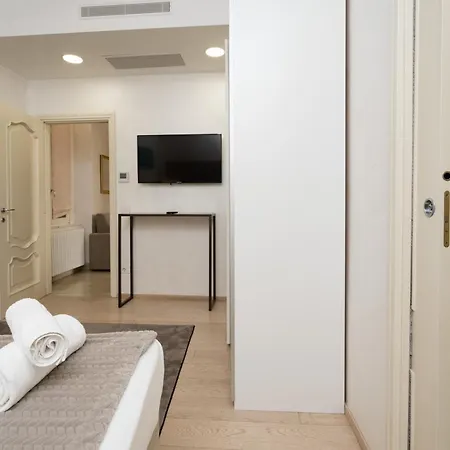 Fontana Trevi Mansion *