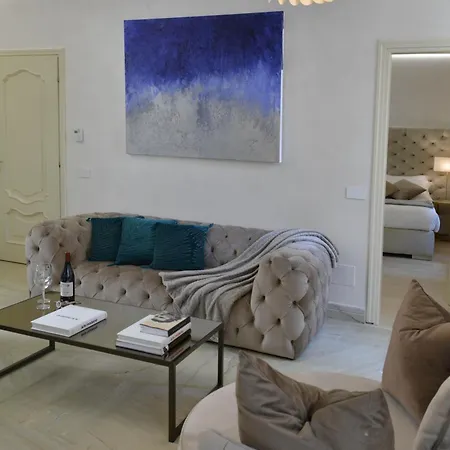 Fontana Trevi Mansion