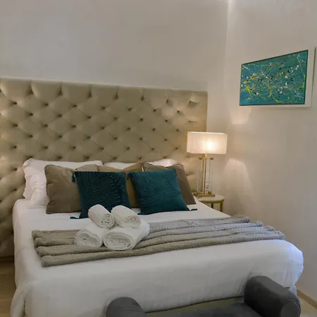 Fontana Trevi Mansion